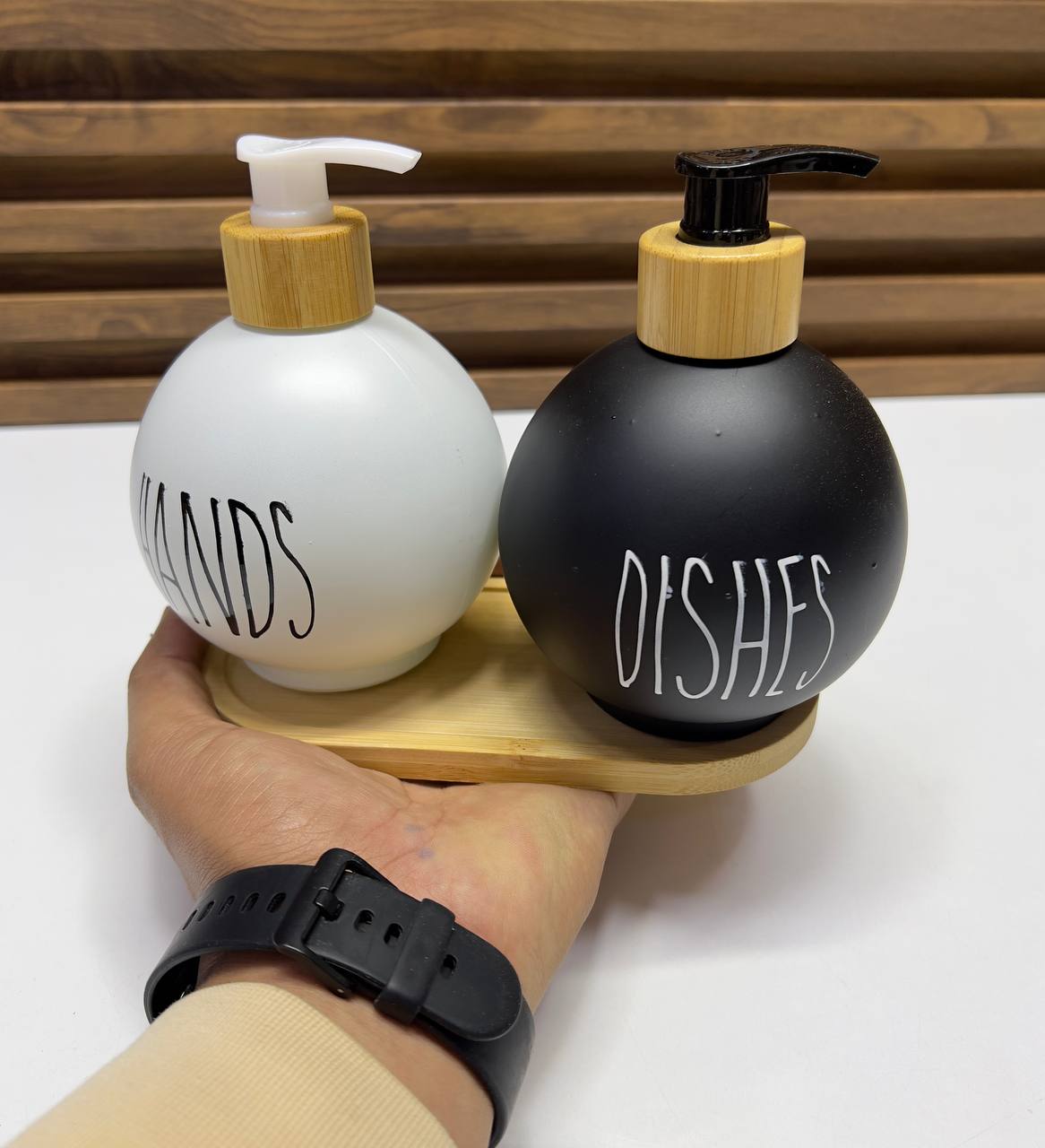 Set 2 Distributeurs de Savon Rechargeables 500ml (Noir & Blanc) - Design Balle Moderne | Flacons Pompe SAVON MAINS & VAISSELLE